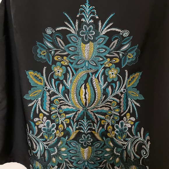 Merona Sleeveless Black Shell with Floral Design - Picture 2 of 4